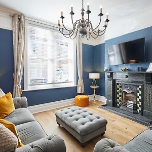 Host & - Simba House Saltburn-by-the-Sea